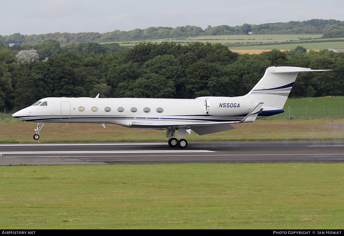 he Gulfstream G550 with tail number N550GA taking off from Glasgow Prestwick on July 16, 2016 (Photo/Ian Howat)